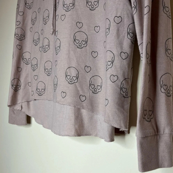 CHASER Little Pink Skulls Sweatshirt Hoodie - Picture 5 of 11